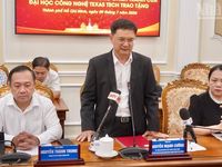 Thành phố Hồ Chí Minh tiếp nhận kỷ vật chiến tranh và hồ sơ chôn cất liệt sĩ