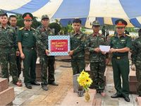 Điện Biên thăm, động viên cán bộ, chiến sĩ thu nhận hài cốt liệt sĩ tại các nghĩa trang liệt sĩ trên địa bàn