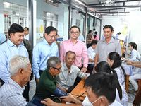 Ra quân khám sức khỏe, khám sàng lọc cho người dân (đợt 4)