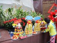 Xúc động dòng người đến tri ân các Anh hùng liệt sĩ tại Công viên Lê Thị Riêng