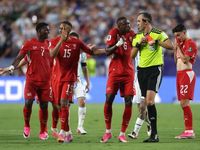 Vất vả hạ 10 người Thụy Sĩ, Argentina gặp Anh ở bán kết World Cup 2026