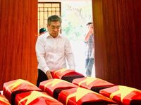 Đoàn đại biểu Ủy ban MTTQVN TP.HCM dâng hương tưởng niệm các anh hùng liệt sĩ tại Công viên Lê Thị Riêng