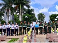 Thăm, động viên lực lượng làm nhiệm vụ khai quật, lấy mẫu hài cốt liệt sĩ tại Nghĩa trang Liệt sĩ Tông Khao