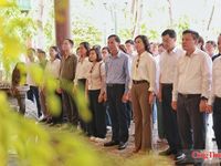 Đoàn công tác Bộ Công Thương tri ân các anh hùng liệt sĩ tại Ngã ba Đồng Lộc