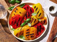 Loại quả nhiều màu ăn sống hay nấu chín đều tốt, có vitamin C hơn cam quýt gấp 3 lần, nhưng chỉ có một màu là 'quán quân' dinh dưỡng