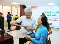 Hơn 200 tư liệu quý lay động lòng người tại triển lãm 'Thanh xuân gửi lại'