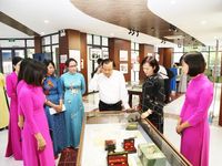 Hơn 200 tư liệu quý lay động lòng người tại triển lãm 'Thanh xuân gửi lại'