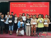 Bộ Công Thương tặng quà gia đình khó khăn, gia đình chính sách tại Quảng Trị