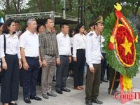 Đoàn công tác Bộ Công Thương thành kính tưởng niệm các Anh hùng liệt sĩ tại Nghĩa trang Trường Sơn và Nghĩa trang Đường 9