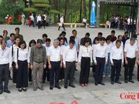 Đoàn công tác Bộ Công Thương thành kính tưởng niệm các Anh hùng liệt sĩ tại Nghĩa trang Trường Sơn và Nghĩa trang Đường 9