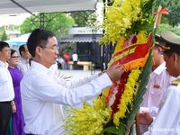 Đoàn công tác TP. Huế dâng hương, tri ân các Anh hùng liệt sĩ tại Nghĩa trang liệt sĩ Quốc gia Đường 9 và Nghĩa trang liệt sĩ Quốc gia Trường Sơn