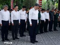 Tổng Bí thư, Chủ tịch nước Tô Lâm dâng hương các Anh hùng liệt sĩ tại Công viên Lê Thị Riêng