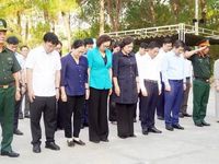 Đoàn công tác của Quốc hội dâng hương tưởng niệm các Anh hùng liệt sĩ tại Quảng Trị