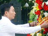 Đoàn công tác của Quốc hội dâng hương tưởng niệm các Anh hùng liệt sĩ tại Quảng Trị
