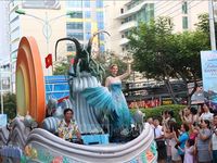 Rực rỡ sắc màu Carnival đường phố Festival Biển Khánh Hòa 2026