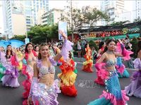 Rực rỡ sắc màu Carnival đường phố Festival Biển Khánh Hòa 2026