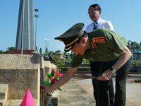 Bộ trưởng Lương Tam Quang dâng hương tri ân các Anh hùng liệt sĩ, thăm, tặng quà các gia đình chính sách và người có công tại tỉnh Gia Lai