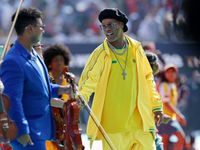 Ronaldo, Ronaldinho gây sốt cùng Madonna ở chung kết World Cup