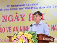 Đồng chí Nguyễn Văn Mười dự Ngày hội Toàn dân bảo vệ an ninh Tổ quốc tại xã Chợ Gạo