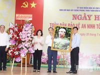 Đồng chí Nguyễn Văn Mười dự Ngày hội Toàn dân bảo vệ an ninh Tổ quốc tại xã Chợ Gạo