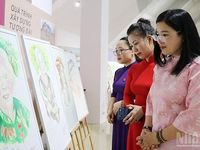 Trưng bày chuyên đề 'Những kỷ vật đi cùng năm tháng và hành trình tri ân'