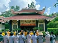 Chùa Bửu Đà (P.Hòa Hưng) dâng hương tưởng niệm anh hùng liệt sĩ tại Công viên Văn hóa Lê Thị Riêng