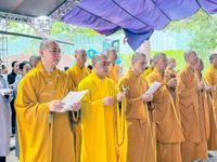 Chùa Bửu Đà (P.Hòa Hưng) dâng hương tưởng niệm anh hùng liệt sĩ tại Công viên Văn hóa Lê Thị Riêng