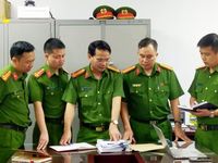 Nhiều đường dây sản xuất, buôn bán nước hoa giả hàng hiệu bị triệt xóa