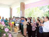 Các thế hệ thầy thuốc tưởng nhớ những chiến sĩ áo trắng đã ngã xuống vì Tổ quốc
