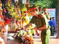 Dâng hương tri ân và khai mạc triển lãm 'Ký ức thời hoa lửa' tại di tích Chín Hầm