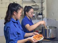 Từ mâm cơm gắn kết đến bữa cơm tri ân