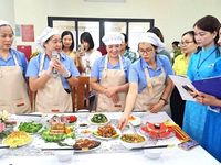 Từ mâm cơm gắn kết đến bữa cơm tri ân
