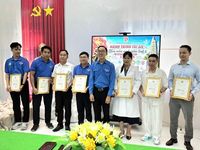 Ấm áp Chương trình 'Hành trình tri ân - Ươm mầm xanh nghĩa tình' tại An Giang