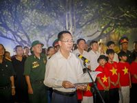 Gần 1.000 người thắp nến tri ân tại Nghĩa trang Liệt sĩ Quốc gia A1