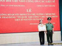 Trao bằng 'Tổ quốc ghi công' cho thân nhân liệt sĩ Nguyễn Xuân Hải