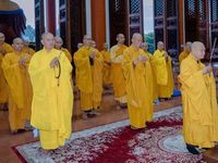 Trưởng lão Hòa thượng Thích Thiện Nhơn dâng hương tưởng niệm tại Nghĩa trang Liệt sĩ Long Thành