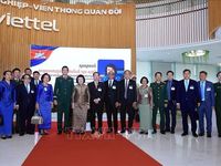 Chủ tịch Quốc hội Campuchia thăm Tập đoàn Công nghệ viễn thông Quân đội Viettel