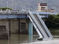 Những hình ảnh thiệt hại sau trận động đất mạnh 7,1 độ richter ở Nhật