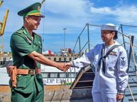 Đoàn tàu sân bay Hải quân Hoa Kỳ thăm thành phố Đà Nẵng