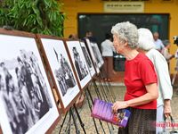 Trưng bày 100 ảnh tư liệu về Chủ tịch Hồ Chí Minh và Tổng Tư lệnh Fidel Castro