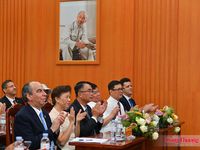 Trưng bày 100 ảnh tư liệu về Chủ tịch Hồ Chí Minh và Tổng Tư lệnh Fidel Castro