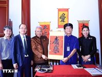 Chủ tịch Quốc hội kiêm Chủ tịch Hạ viện Thái Lan thăm đền Ngọc Sơn