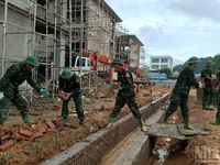 [Ảnh] Góp sức dựng trường, xây tương lai nơi biên giới