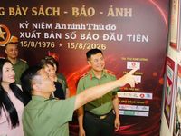 Trưng bày sách, báo, ảnh khắc họa chân dung người chiến sỹ Công an Thủ đô