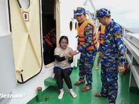 Vùng 3 Hải quân cứu thành công 1 nạn nhân bị sóng cuốn tại Mũi Nghê