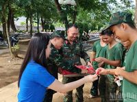 Đoàn Thanh niên Trường trung học phổ thông Thanh Nưa 'tiếp sức' cán bộ, chiến sĩ đang thực hiện 'Chiến dịch 500 ngày đêm'