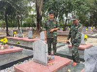 Đoàn Thanh niên Trường trung học phổ thông Thanh Nưa 'tiếp sức' cán bộ, chiến sĩ đang thực hiện 'Chiến dịch 500 ngày đêm'