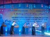 Lao Tỷ Phùng rộn ràng đêm văn nghệ chào mừng Quốc khánh 2.9