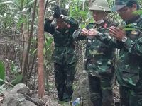 Đi rừng tìm mật ong thấy ụ đá giúp quy tập được hài cốt liệt sĩ