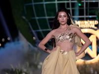 Hoa hậu Lương Thùy Linh ngã nhào giữa sân khấu Miss World 2026